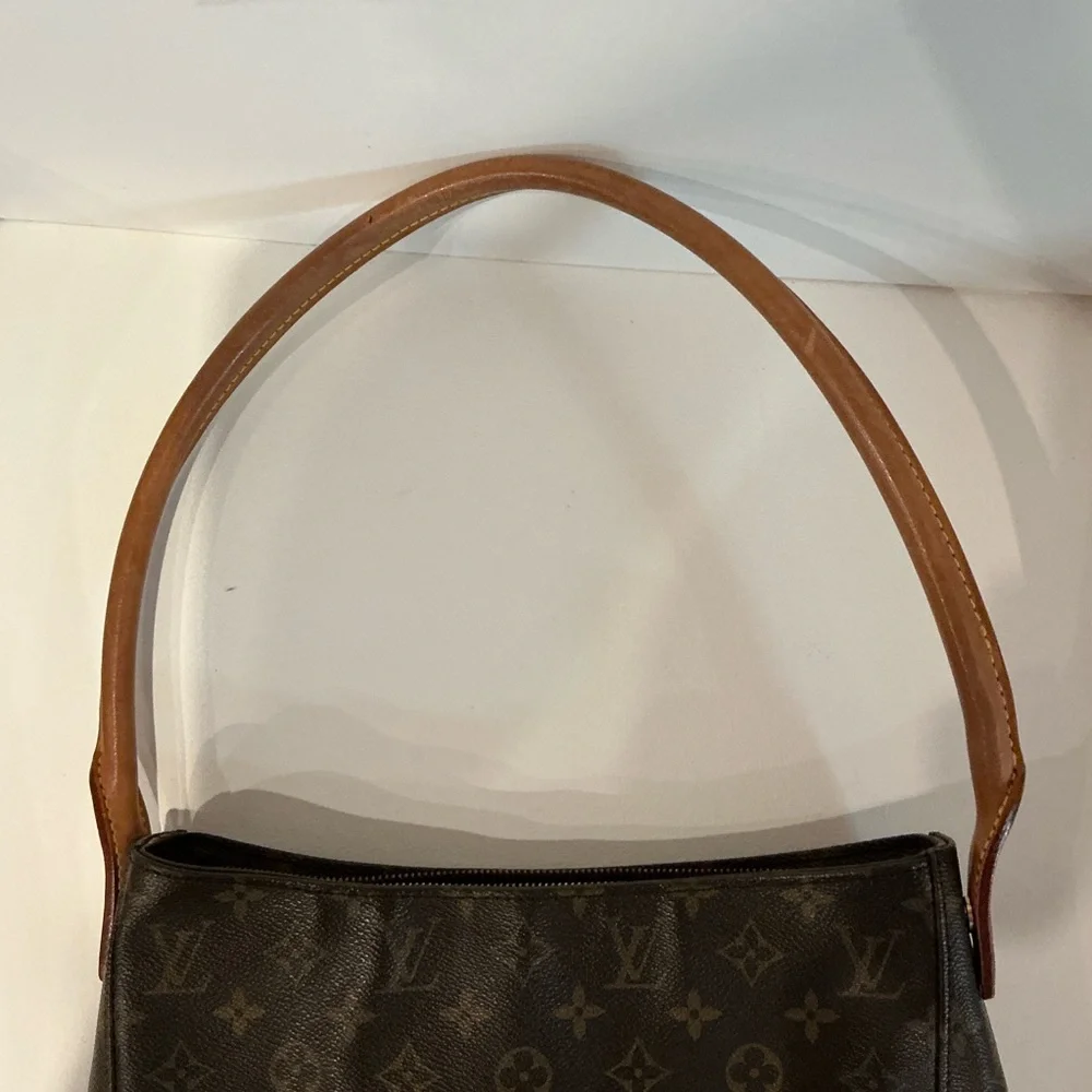 Louis Vuitton Looping MM Monogram Zippered Tote Bag w/ Hand Painted Luggage Tag - Picture 8 of 13